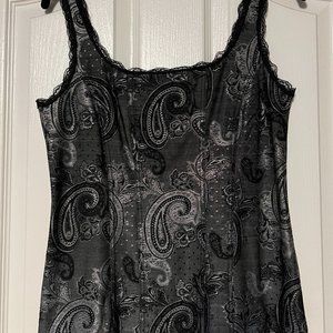 Fitted tank with stretch